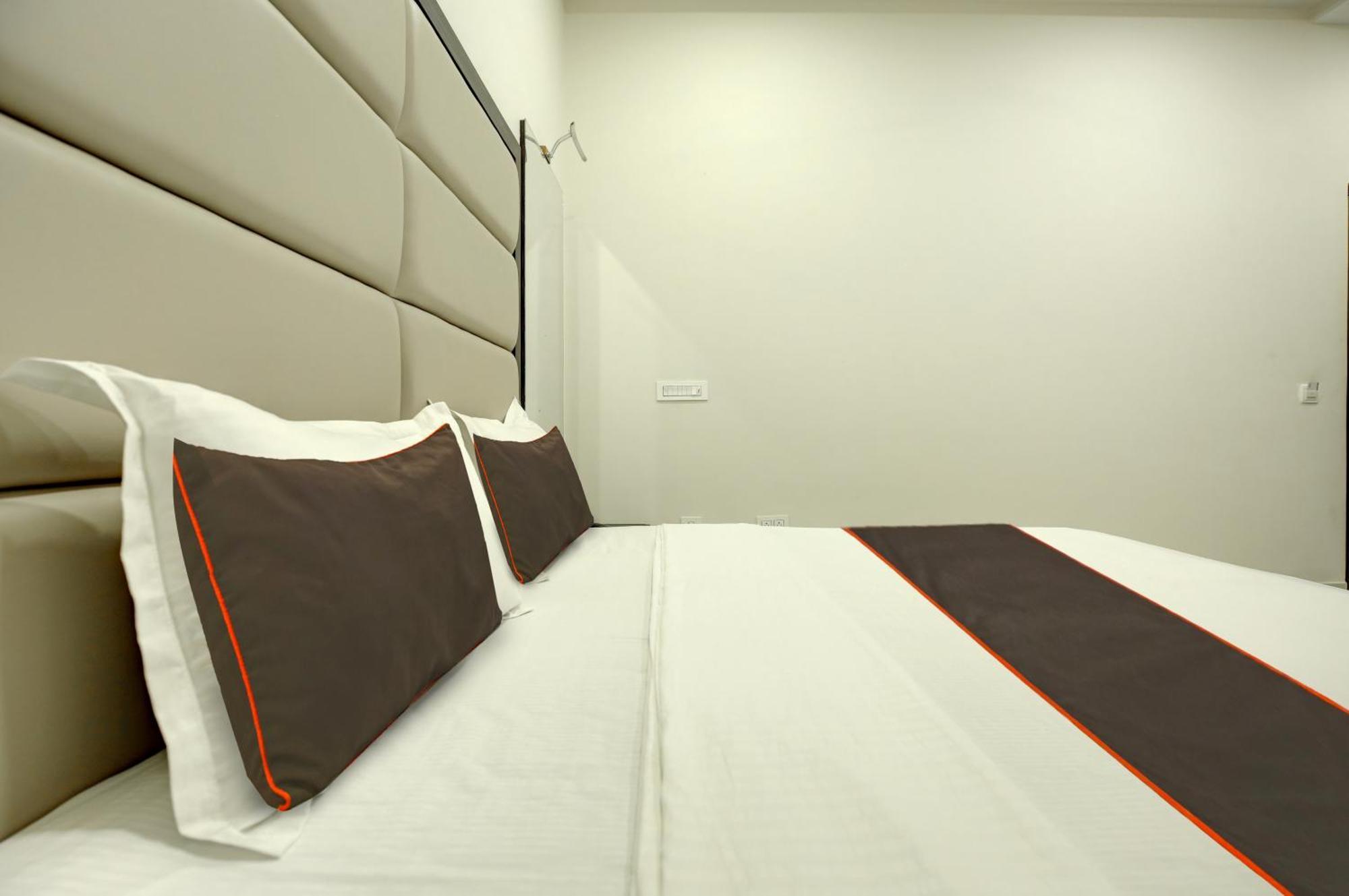 Super Collection O Ovel Hotel Grand Abadpura Esterno foto