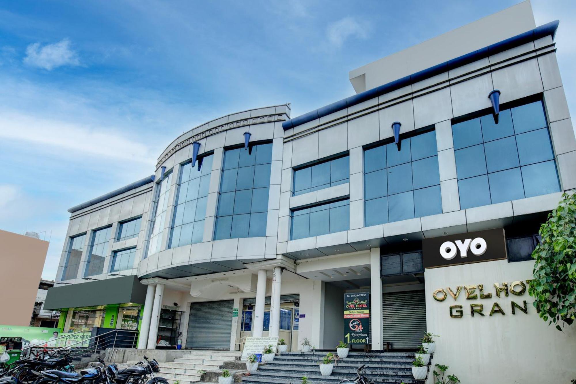Super Collection O Ovel Hotel Grand Abadpura Esterno foto
