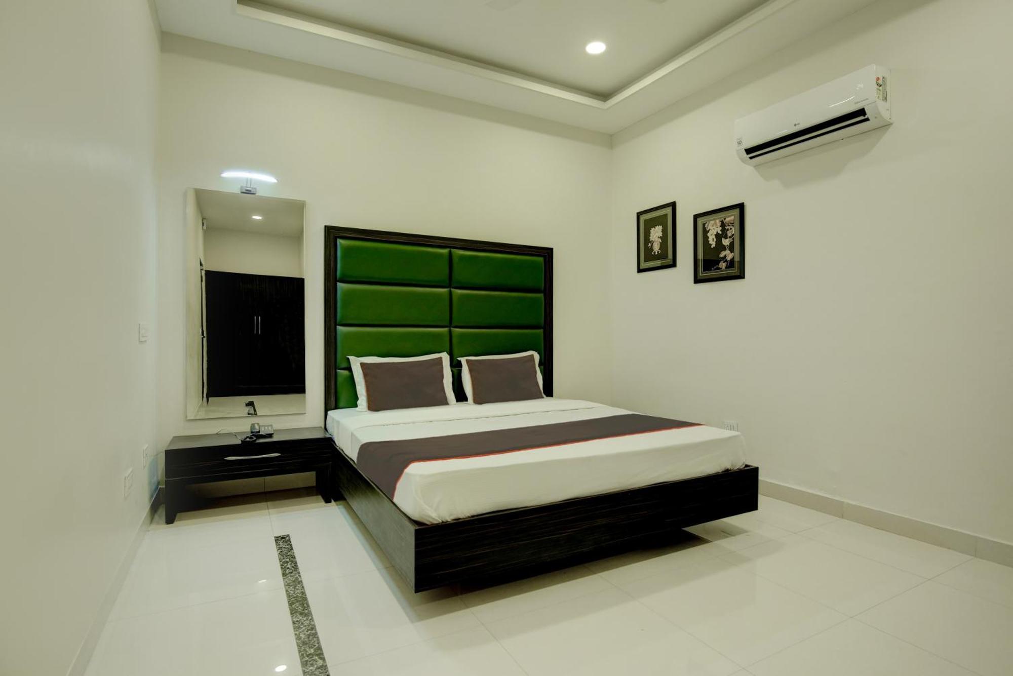 Super Collection O Ovel Hotel Grand Abadpura Esterno foto