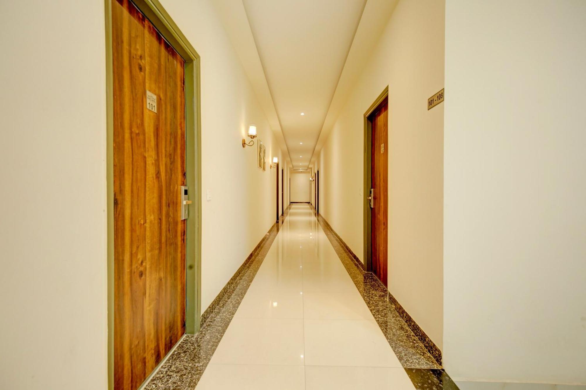 Super Collection O Ovel Hotel Grand Abadpura Esterno foto