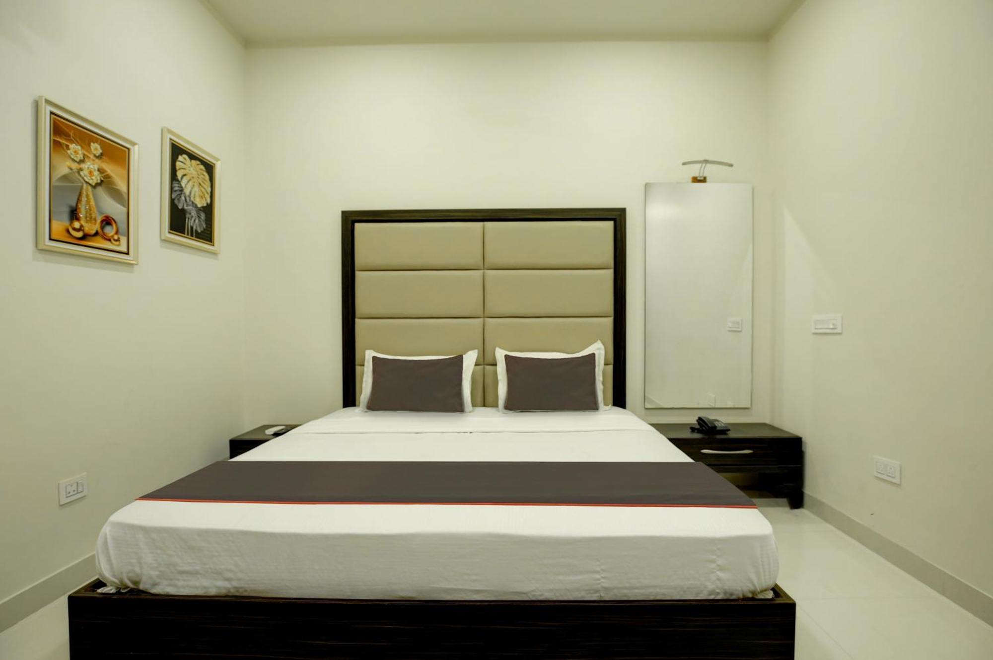 Super Collection O Ovel Hotel Grand Abadpura Esterno foto