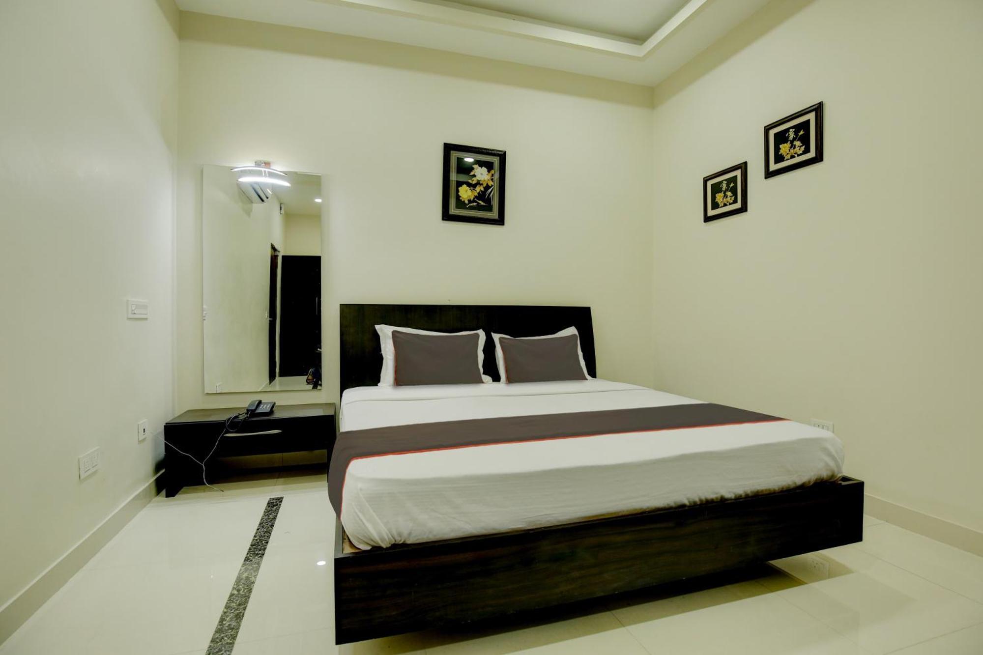 Super Collection O Ovel Hotel Grand Abadpura Esterno foto