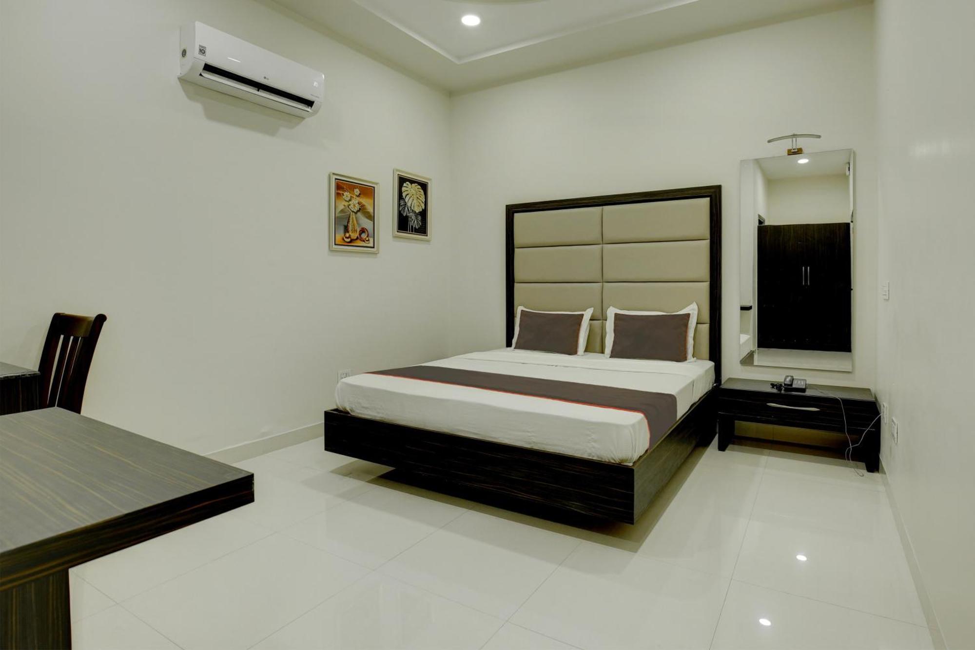 Super Collection O Ovel Hotel Grand Abadpura Esterno foto