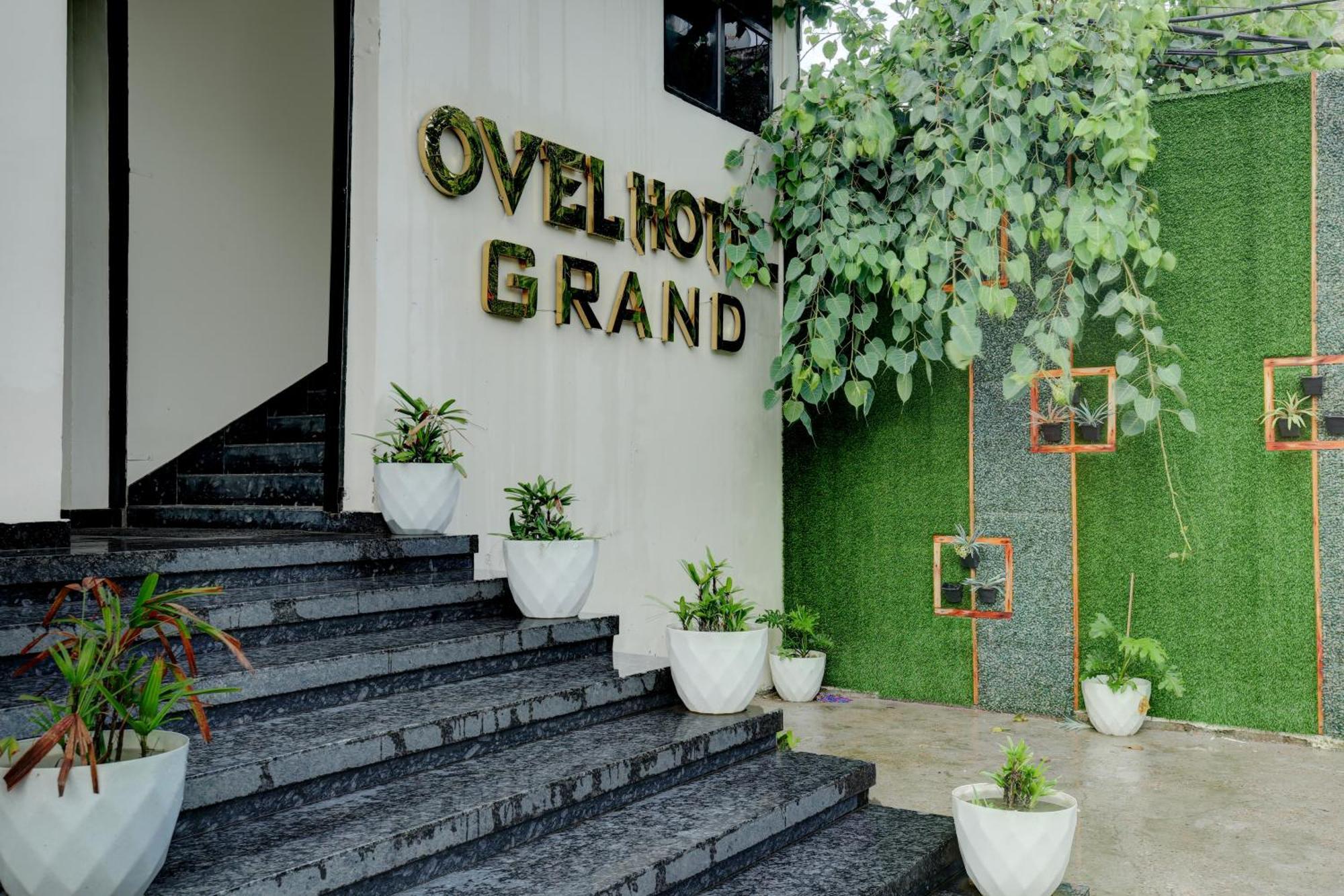 Super Collection O Ovel Hotel Grand Abadpura Esterno foto
