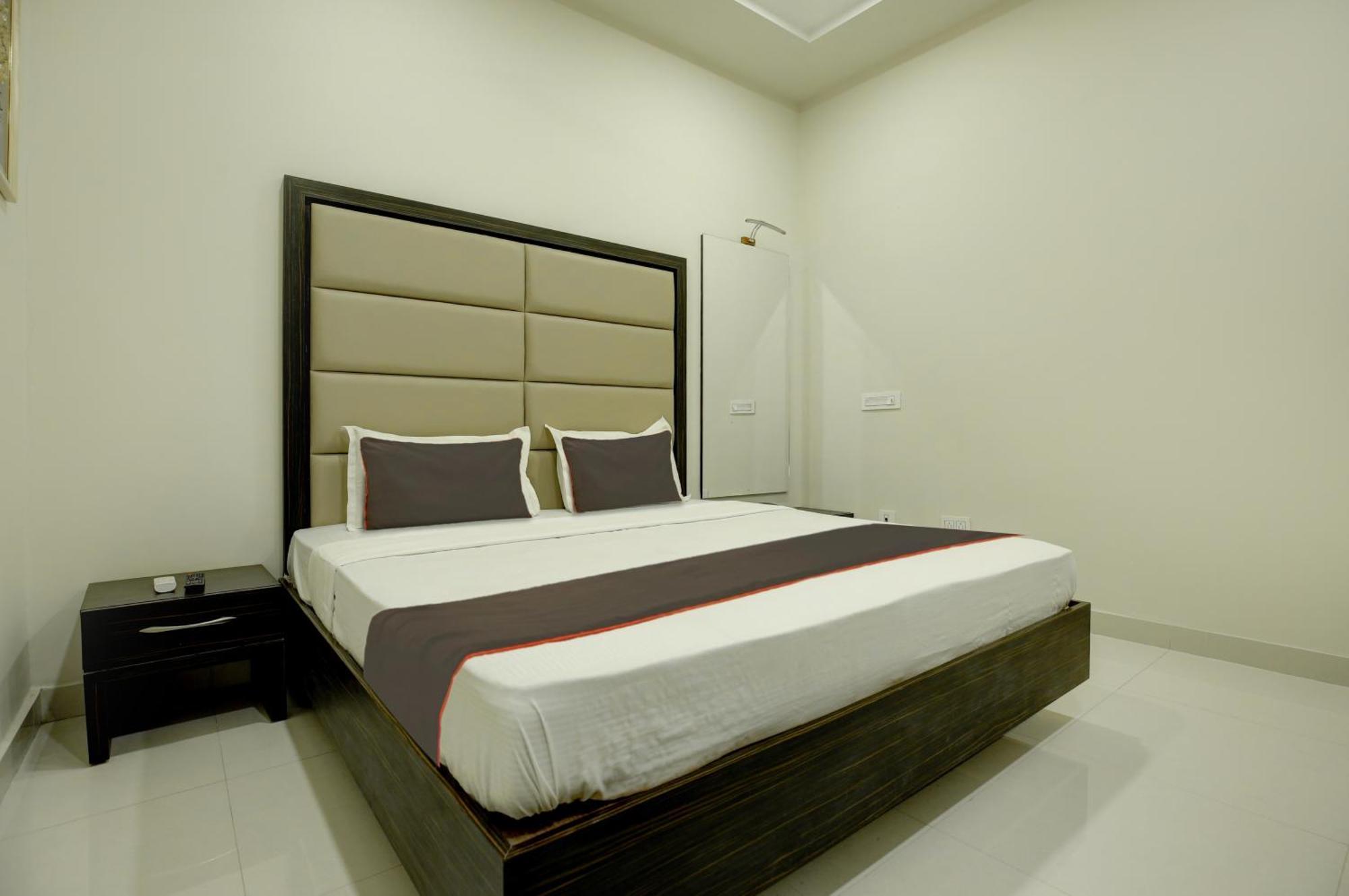 Super Collection O Ovel Hotel Grand Abadpura Esterno foto