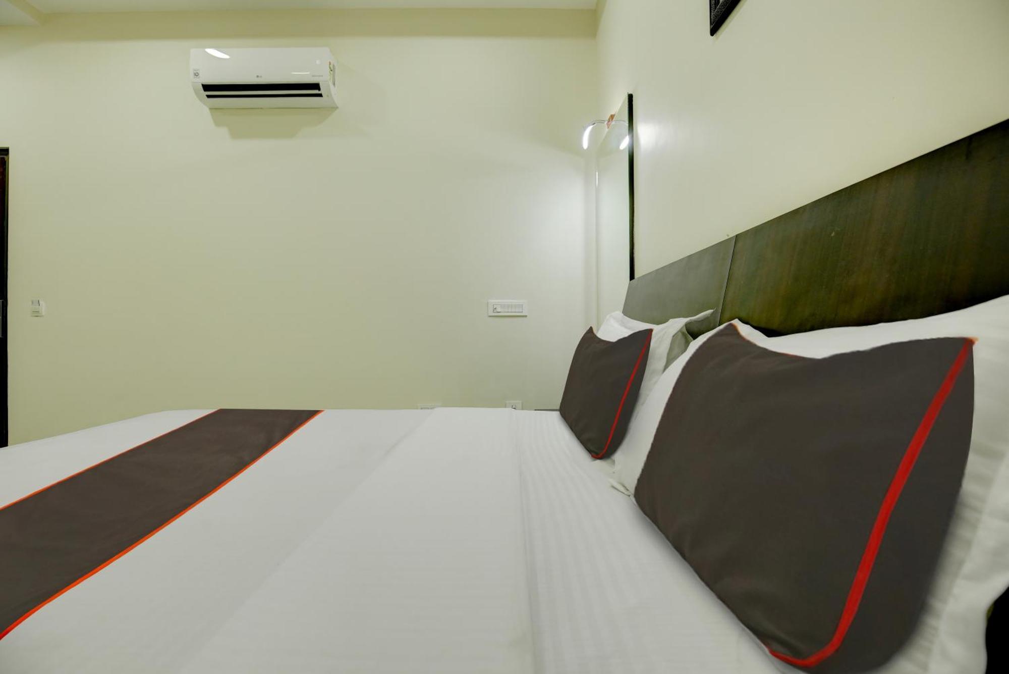 Super Collection O Ovel Hotel Grand Abadpura Esterno foto
