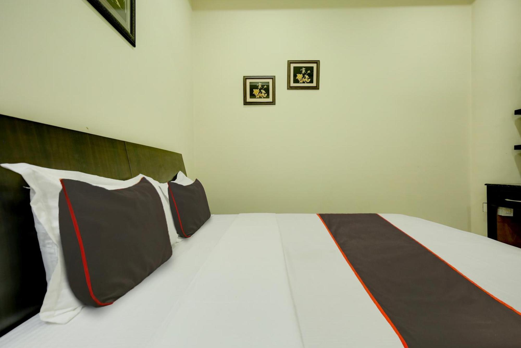 Super Collection O Ovel Hotel Grand Abadpura Esterno foto